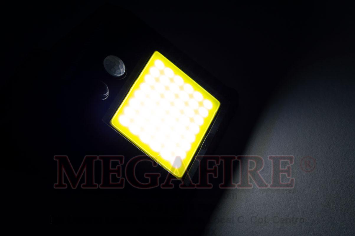Lampara LED de carga solar con sensor de movimiento