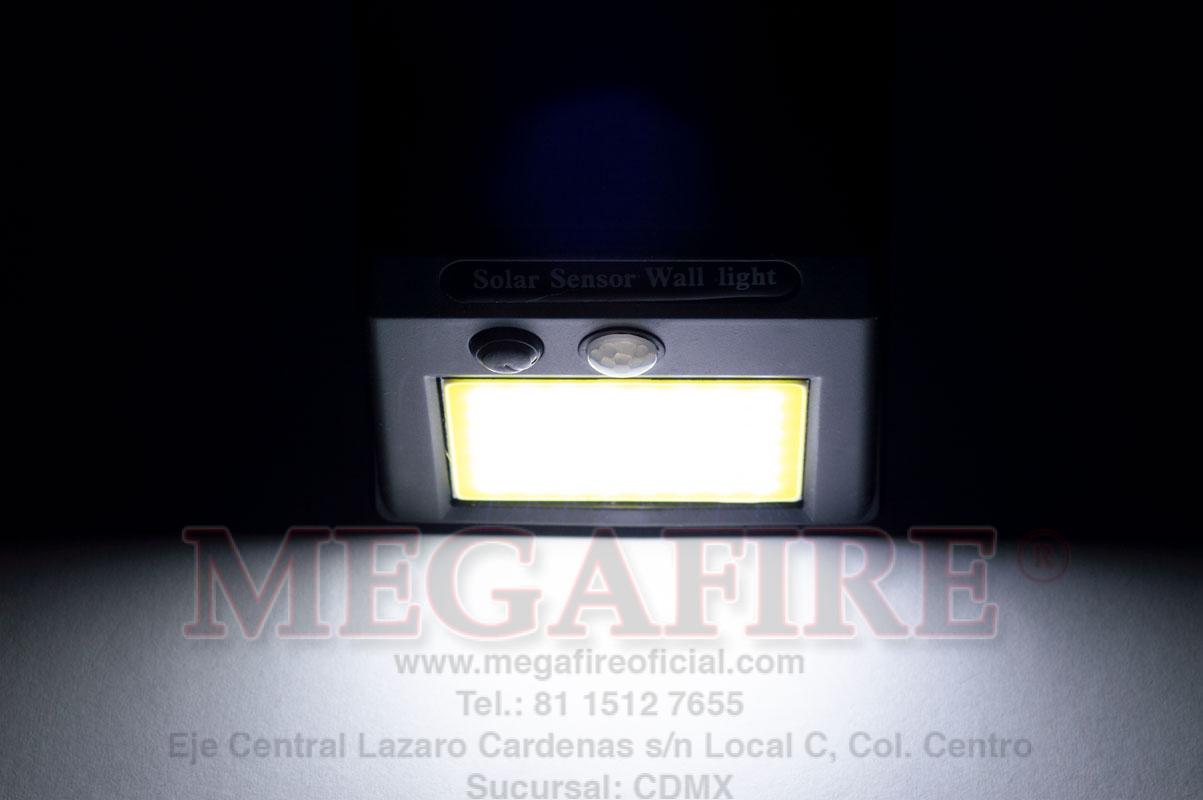 Lampara LED de carga solar con sensor de movimiento