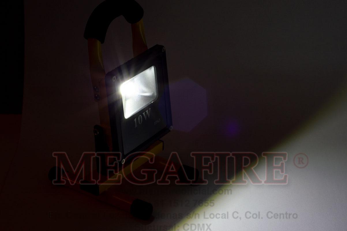 Reflector LED recargable con base